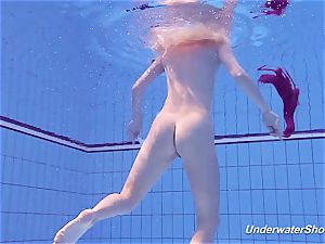 Proklova takes off swimsuit and swims under water